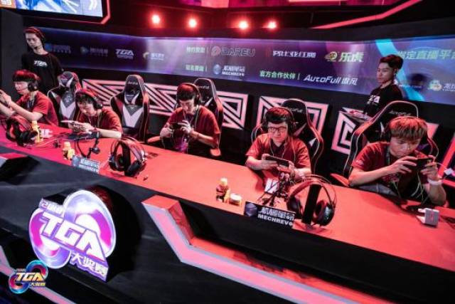 间的竞争愈 间的竞争愈